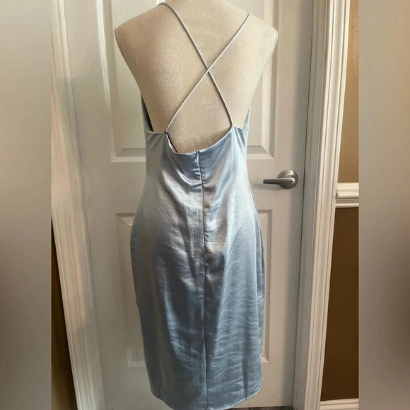 Superdown Long silky‎ dress 👗 NWT size L in a light blue color - Picture 5 of 12